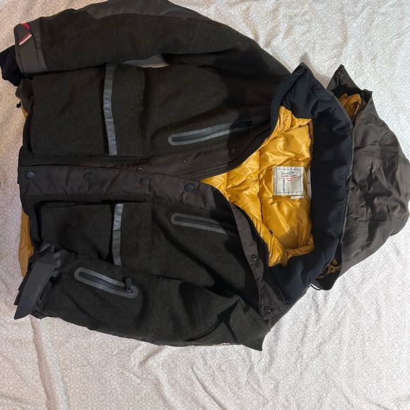 Moncler men’s ski jacket. Down lined and wool shell. - Picture 5 of 5